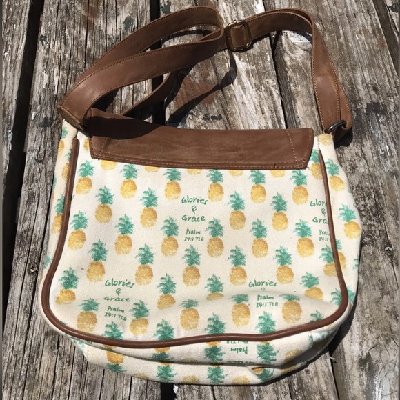 Mary & Martha Glories & Grace Pineapples Crossbody Bag Purse Hallmark White - Picture 8 of 8